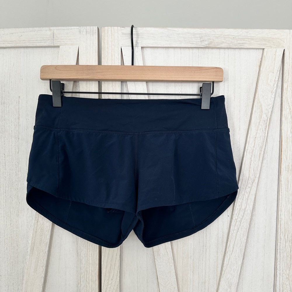 Lululemon navy low-rise speed ups
size 4, 2.5in